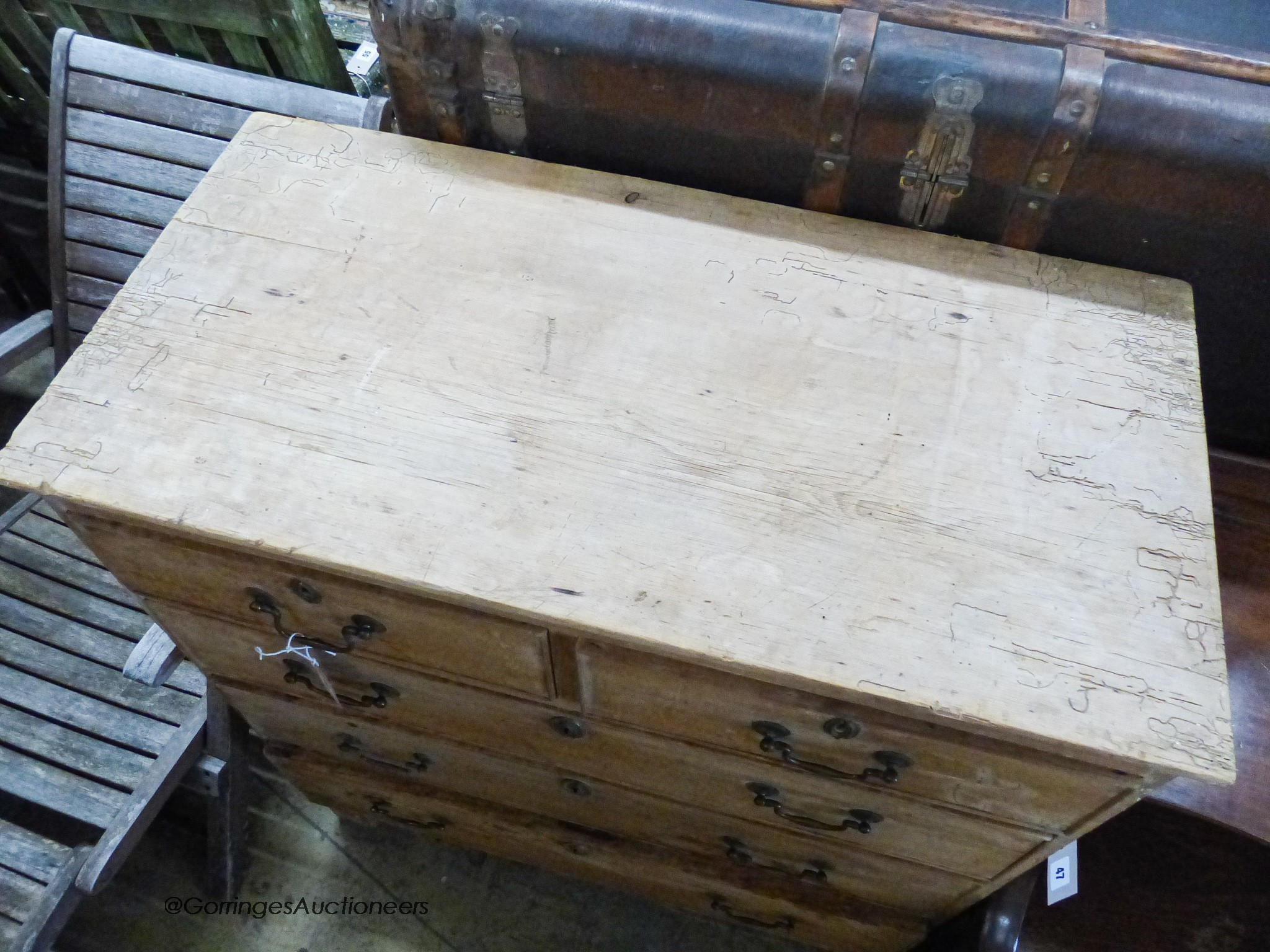 A Georgian pine chest of drawers, width 85cm, depth 43cm, height 98cm